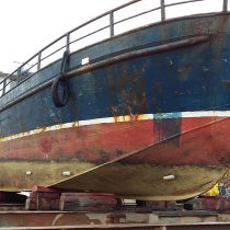 Embarcación recién varada